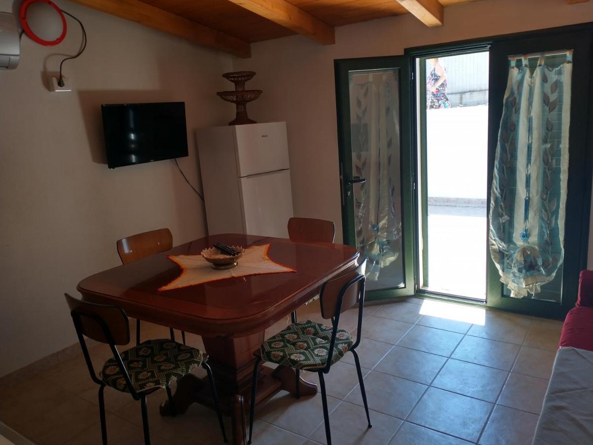 Da Carla Apartment Iglesias Bagian luar foto